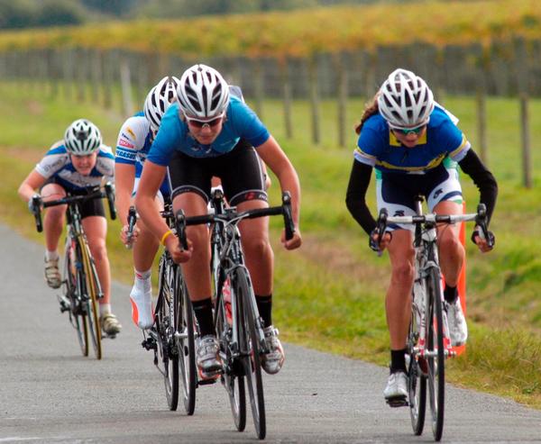  Alexandra's Sophie Williamson (right) outsprints Cassie Cameron (Wanganui) in the under-19 race.